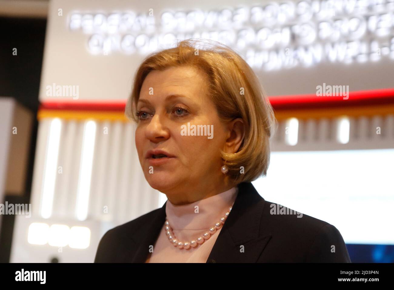 San Pietroburgo, Russia. 17th giugno 2022. Anna Popova, Capo del Servizio federale per la supervisione della protezione dei diritti dei consumatori e del benessere umano, Capo dello Stato medico sanitario della Federazione Russa durante la sessione "lo scudo sanitario: Investire nello sviluppo" nell'ambito del Forum economico internazionale di San Pietroburgo del 2022 (SPIEF 2022). (Foto di Kashkkkovskij/Sipa USA) Credit: Sipa USA/Alamy Live News Foto Stock