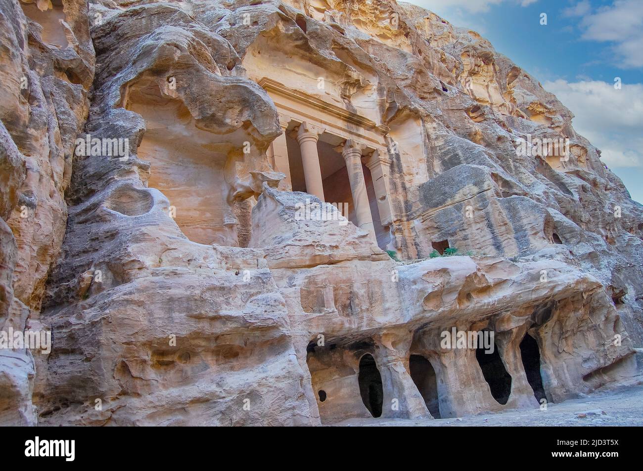 Little Petra, noto anche come Siq al-Barid è un sito archeologico situato a nord di Petra e la città di Wadi Musa in Giordania Foto Stock