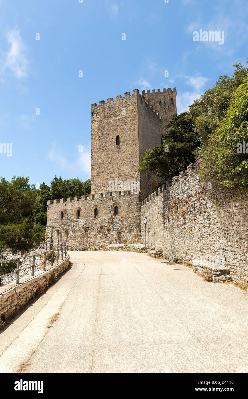 Panoramica delle Torri di Balio di Erice, provincia di Trapani, Sicilia, Italia. Foto Stock