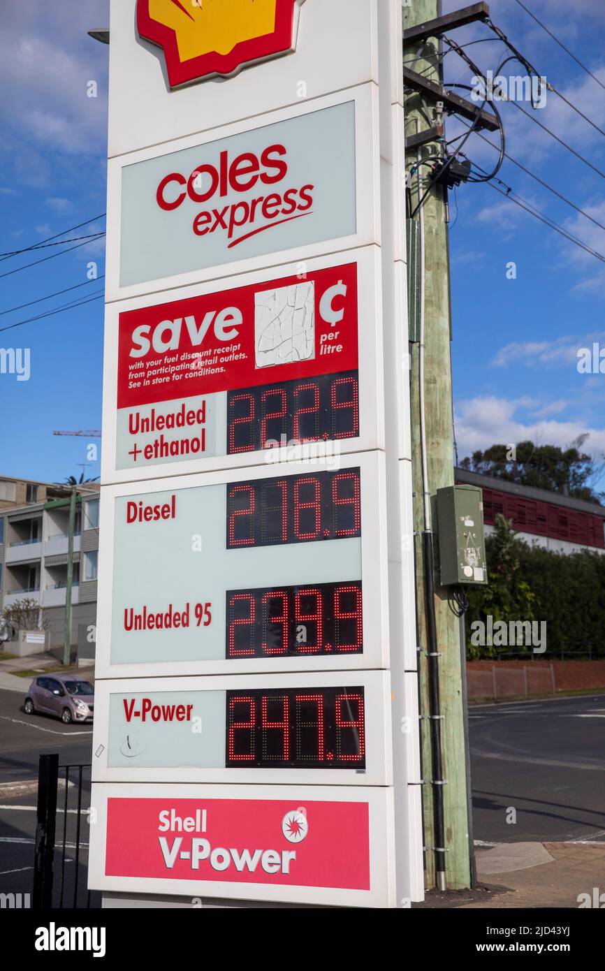 Giugno 2022 aumento dei costi del carburante e aumento dei prezzi del carburante in tutta l'Australia, la stazione di benzina Shell di Sydney mostra i costi correnti del carburante Foto Stock