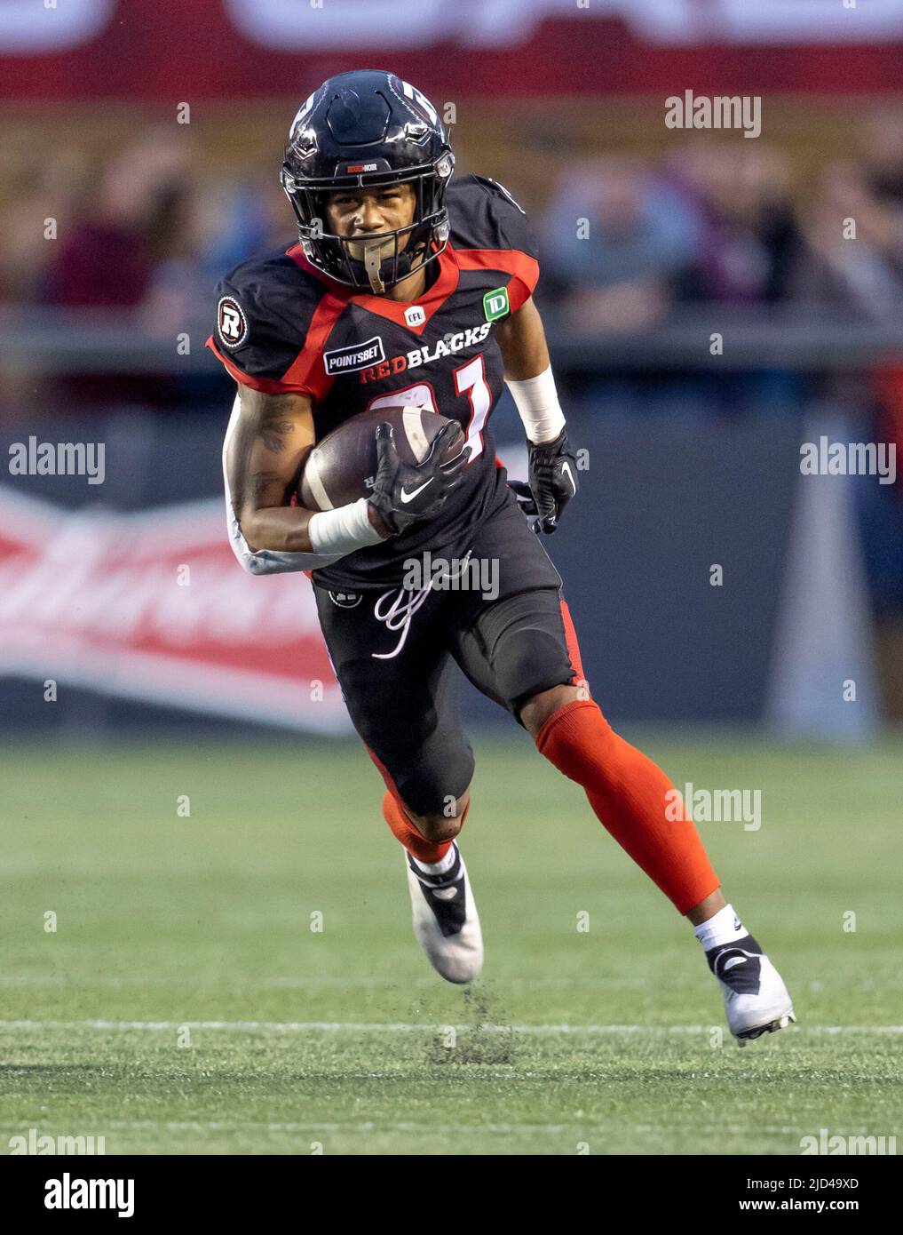 Ottawa, Canada. 17 giu 2022 Devonte Williams (31 -- Ottawa Redblacks) in una stagione regolare Canadian Football League (CFL) gioco tra i Winnipeg Blue Bombers e gli Ottawa Redblacks. Credit: Sean Burges/Alamy Live News Foto Stock