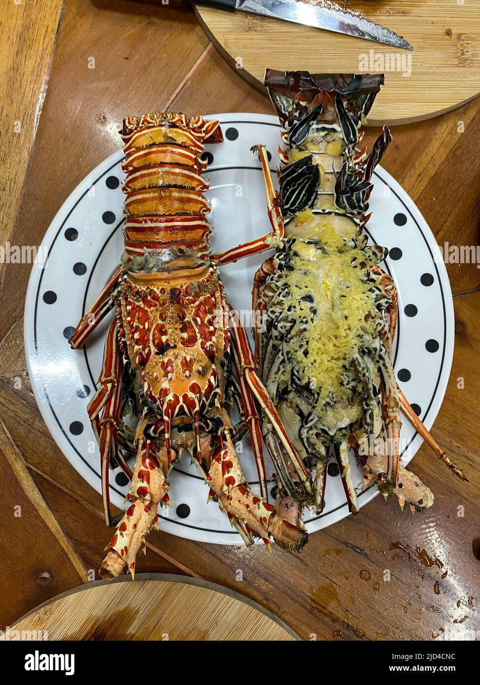 Foto di un'aragosta cotta banagan, un grande crostacei marino servito su un piatto una specialità di pesce Filippine. Foto Stock