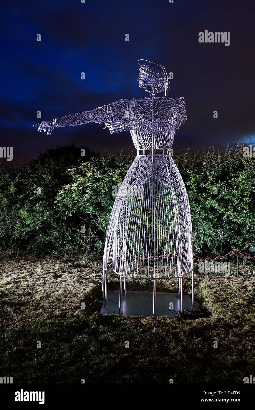 La lotta da casa statue dell'artista Luke Perry. Le statue sono una nuova aggiunta al Mill Pond Meadow Woodland Memorial Foto Stock