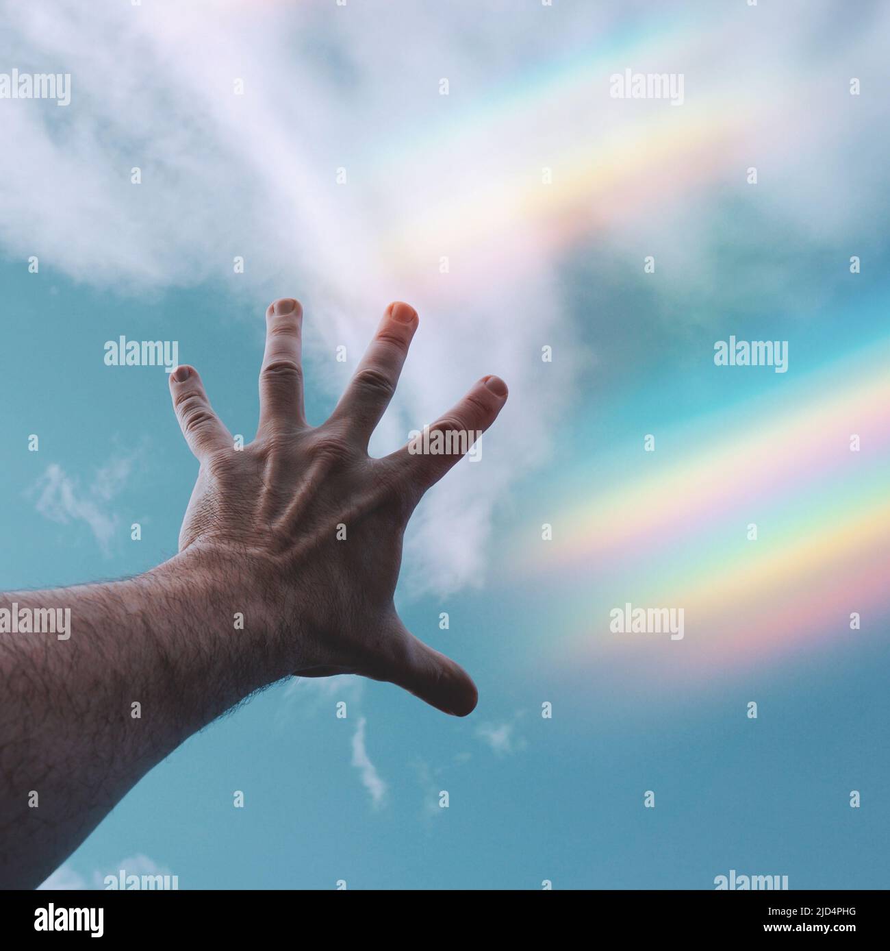 mano nell'aria giocando con la luce del sole Foto Stock