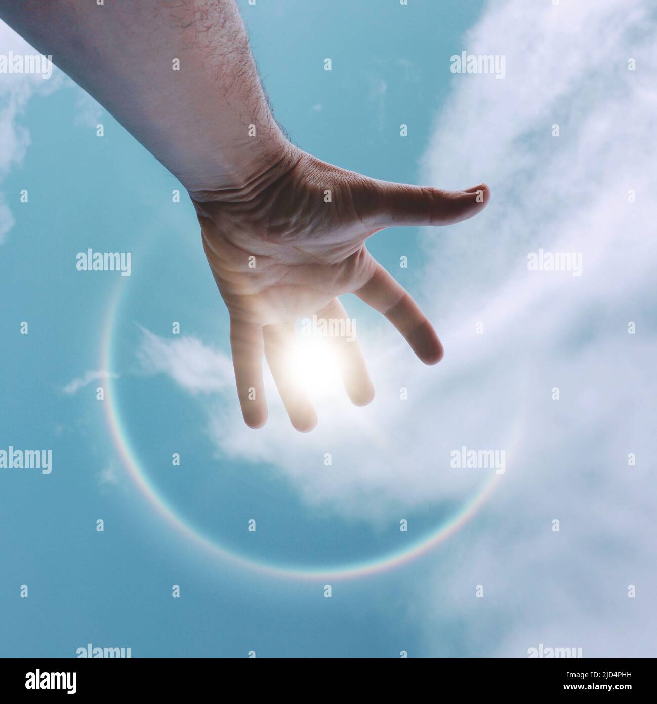 mano nell'aria giocando con la luce del sole Foto Stock