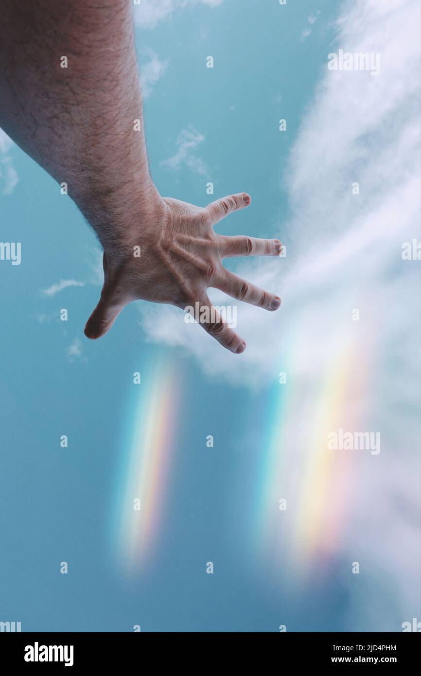 mano nell'aria giocando con la luce del sole Foto Stock