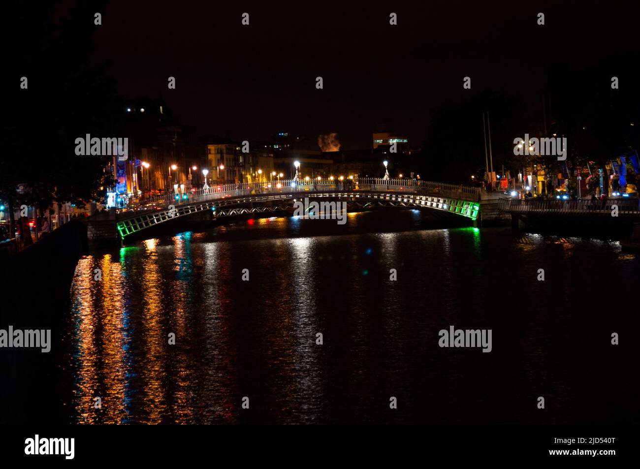 Ponte pedonale ha'penny sul fiume Liffey a Dublino, Irlanda. Foto Stock