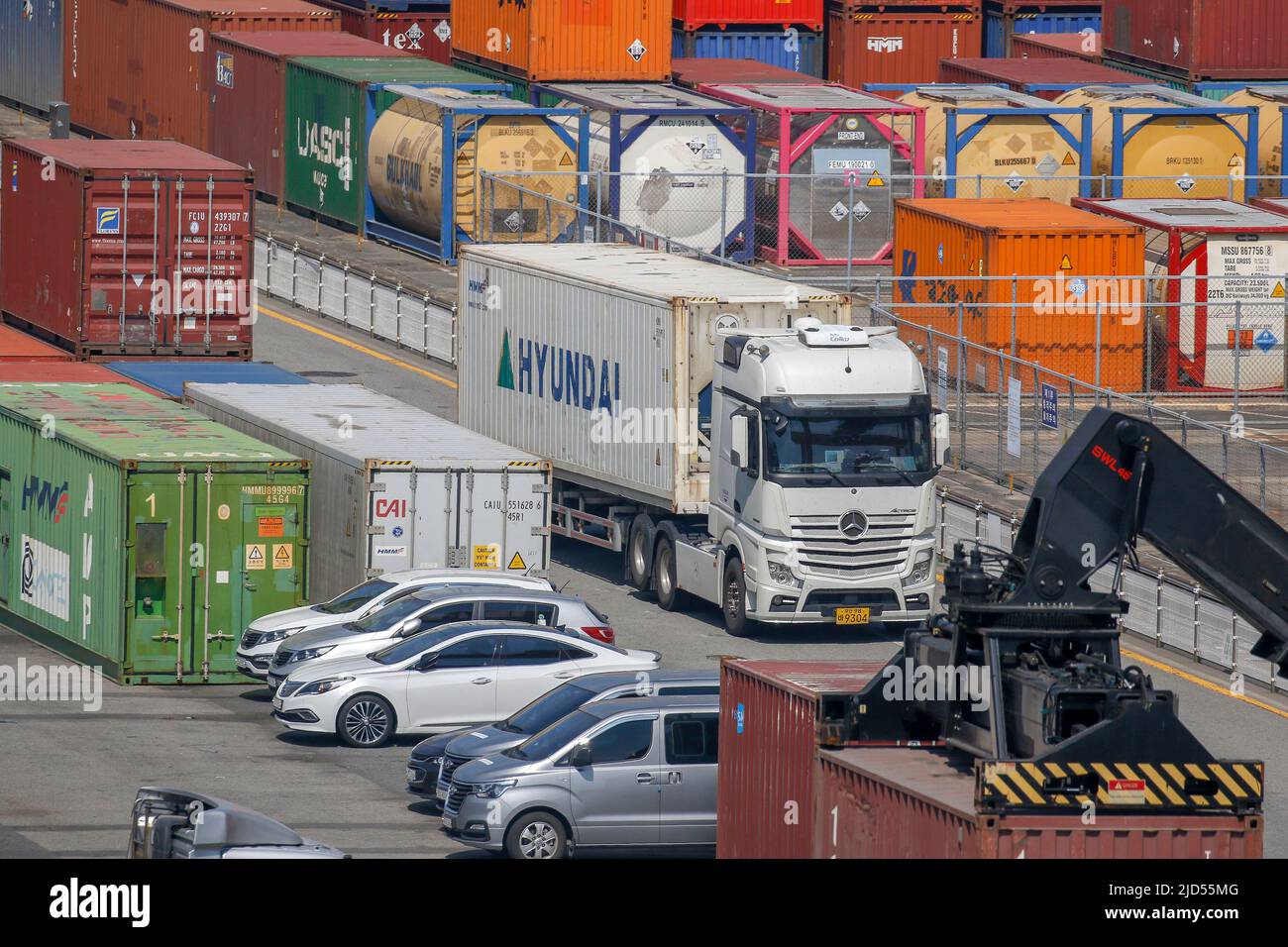 Giugno 10, 2020-Busan, Corea del Sud- Una scena di visualizzazione del nuovo porto container a Busan, Corea del Sud. L'economia della Corea del Sud è prevista per contrarre il 1,2 per cento di quest'anno come il coronavirus pandemica e misure di blocco devastato il commercio globale e il consumo, l'Organizzazione per la cooperazione e lo sviluppo economico (OCSE) ha detto Mercoledì. La previsione aggiornata, che sarebbe stata la contrazione più netta dalla crisi finanziaria asiatica del 1998, ha segnato un netto declassamento rispetto alle previsioni di marzo dell'OCSE di un'espansione del 2%. L’ultima previsione dell’OCSE è più cupe di una previsione della Banca di Corea (BOK), che f Foto Stock