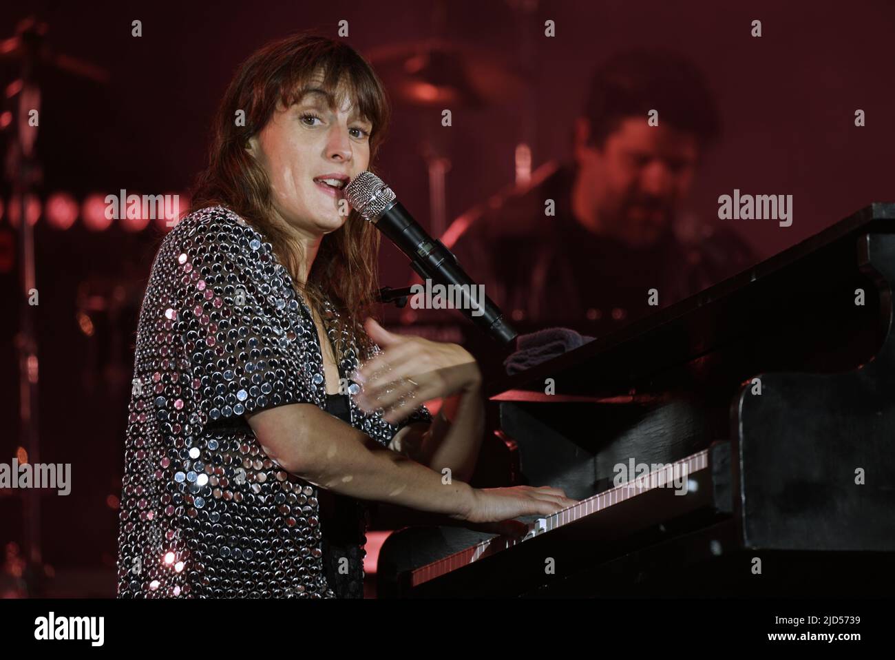 La cantante francese Juliette Armanet si esibisce al festival Francofolies di Montreal, Quebec, Canada.June 16,2022 Foto Stock