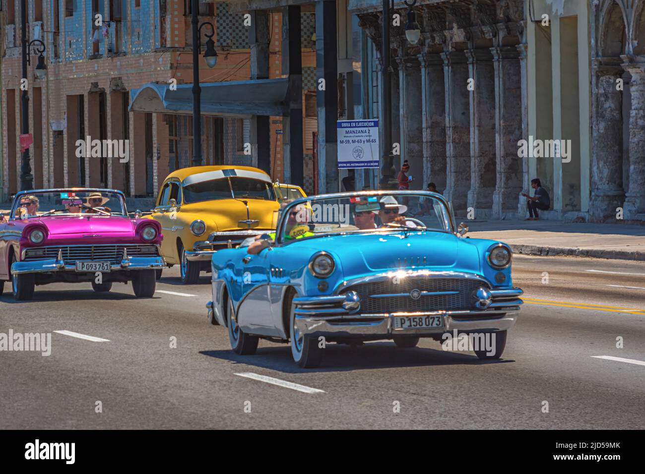 Belle auto d'epoca sul famoso Malecon a l'Avana, Cuba Foto Stock
