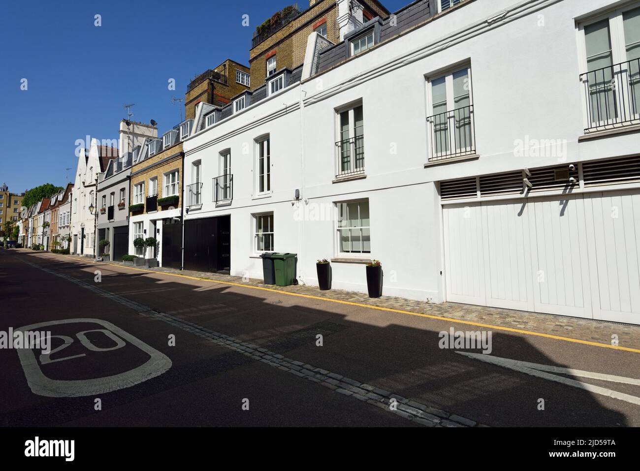 Ville residenziali a schiera di lusso, Clabon Mews, Knightsbridge, West London, Regno Unito Foto Stock