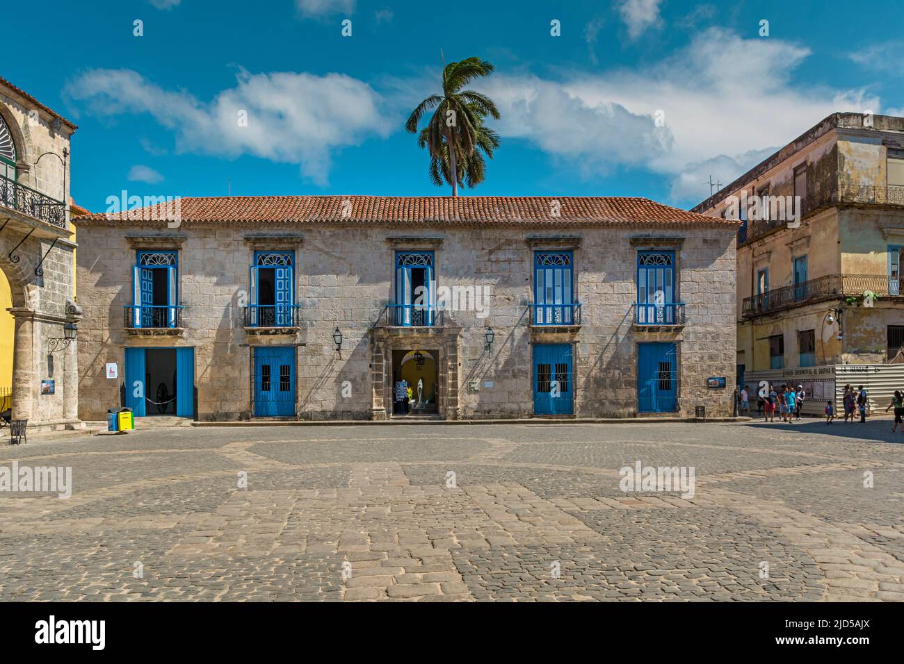 Museo del Arte Colonial (Museo d'Arte coloniale) presso la Plaza de la Catedral di l'Avana, Cuba Foto Stock