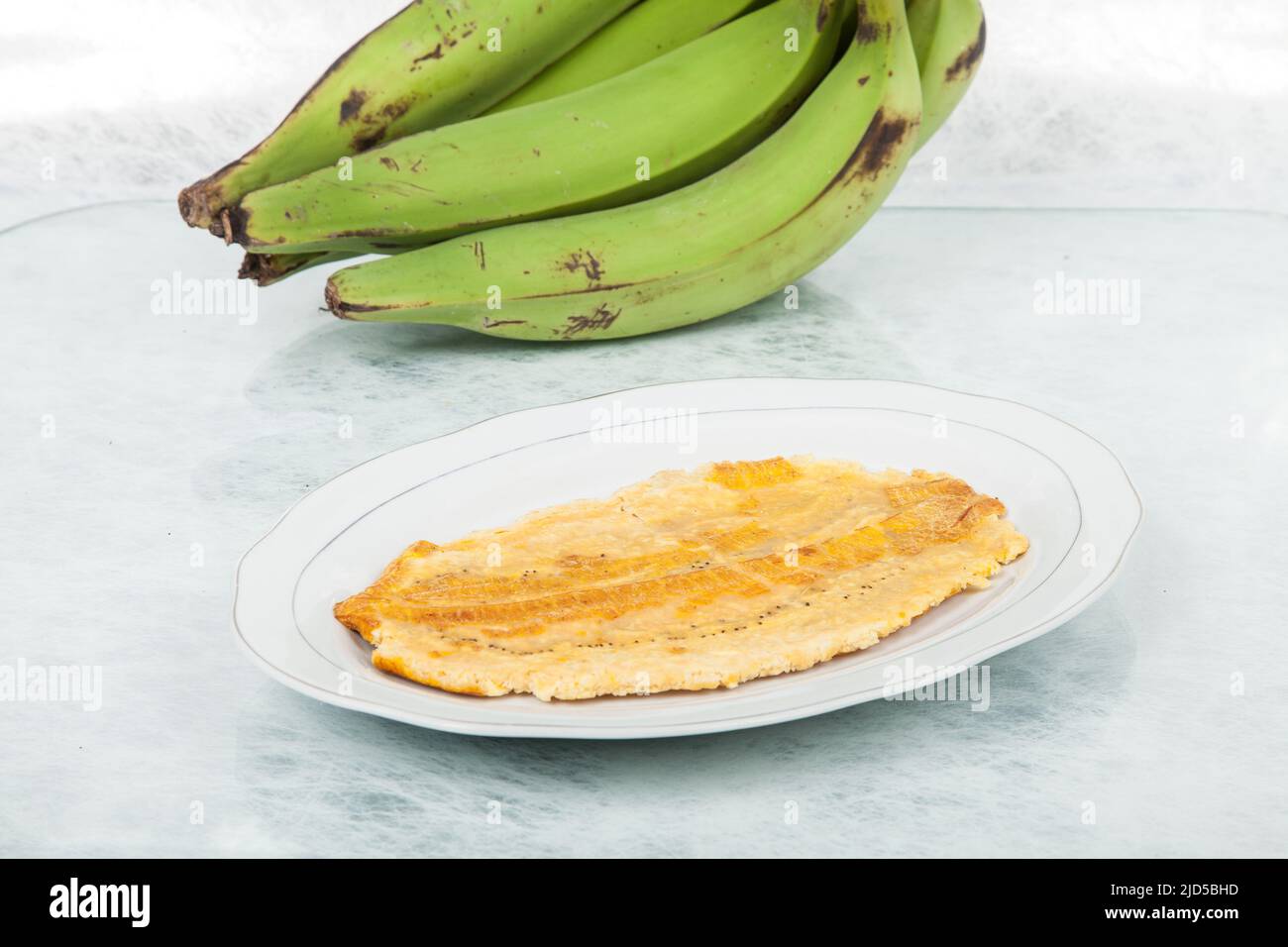 Patacon o toston fritti e spioventi pezzi di plantain verde, snack tradizionale o accompagnamento nei Caraibi. Foto Stock