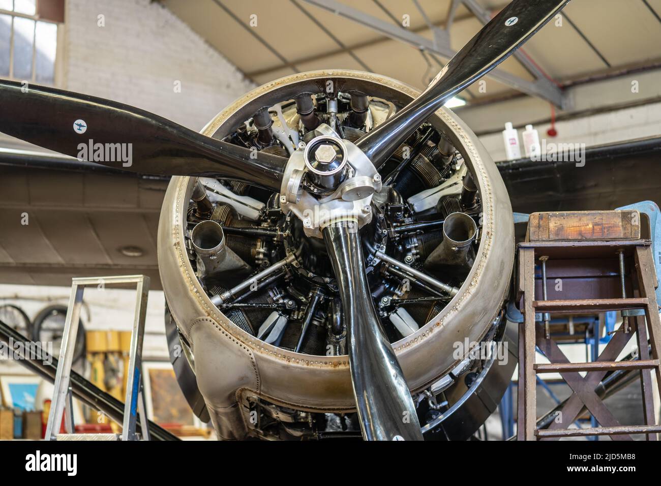 Elica di aeroplano, anche chiamata un airscrew. Shuttleworth, Inghilterra, 8 maggio 2022 Foto Stock