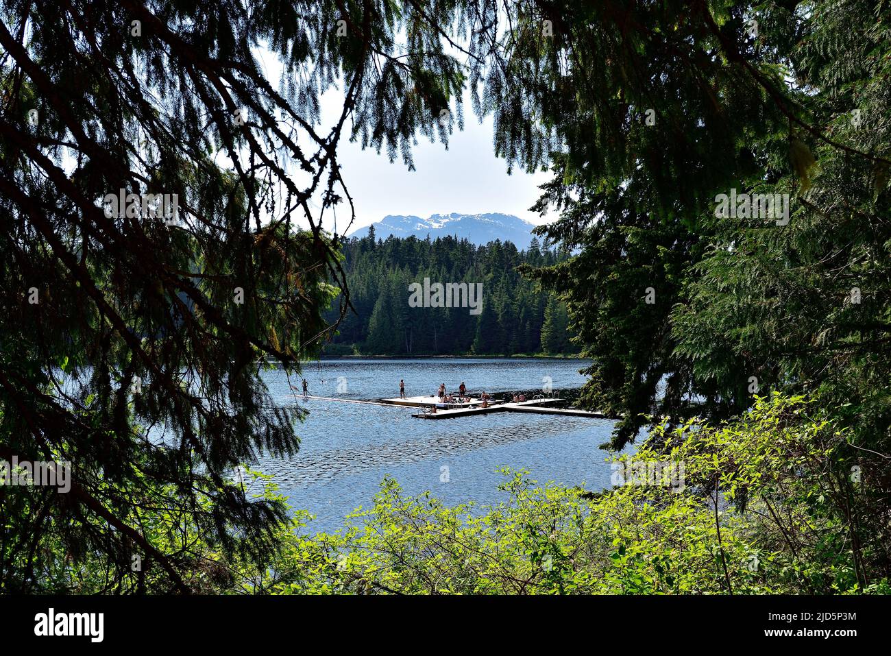 WHISTLER, BC, CANADA - 30 MAGGIO 2019: Lost Lake Park a Whistler, luogo ideale per nuotare, pescare, galleggiare, fare escursioni a piedi e in bicicletta Foto Stock