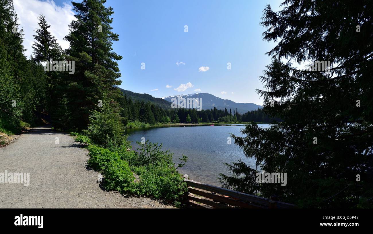 Lost Lake Park a Whistler, Canada, luogo ideale per nuotare, pescare, galleggiare, fare escursioni a piedi e in bicicletta Foto Stock