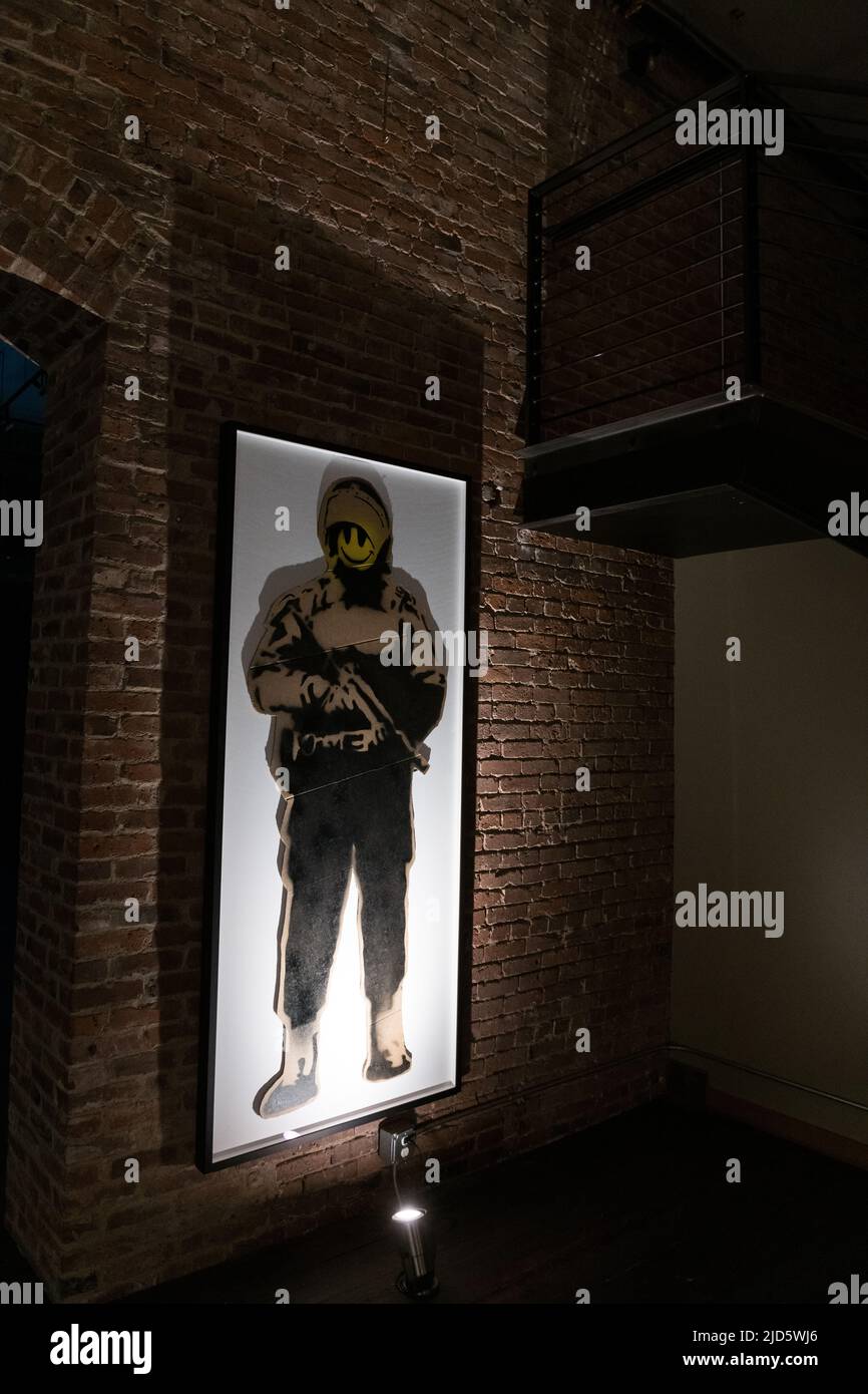 Seattle, Stati Uniti. 8 Giu 2022. BanksyLand mostra internazionale itinerante non autorizzata e senza maschera presso l'Axis Gallery in Pioneer Square. Foto Stock