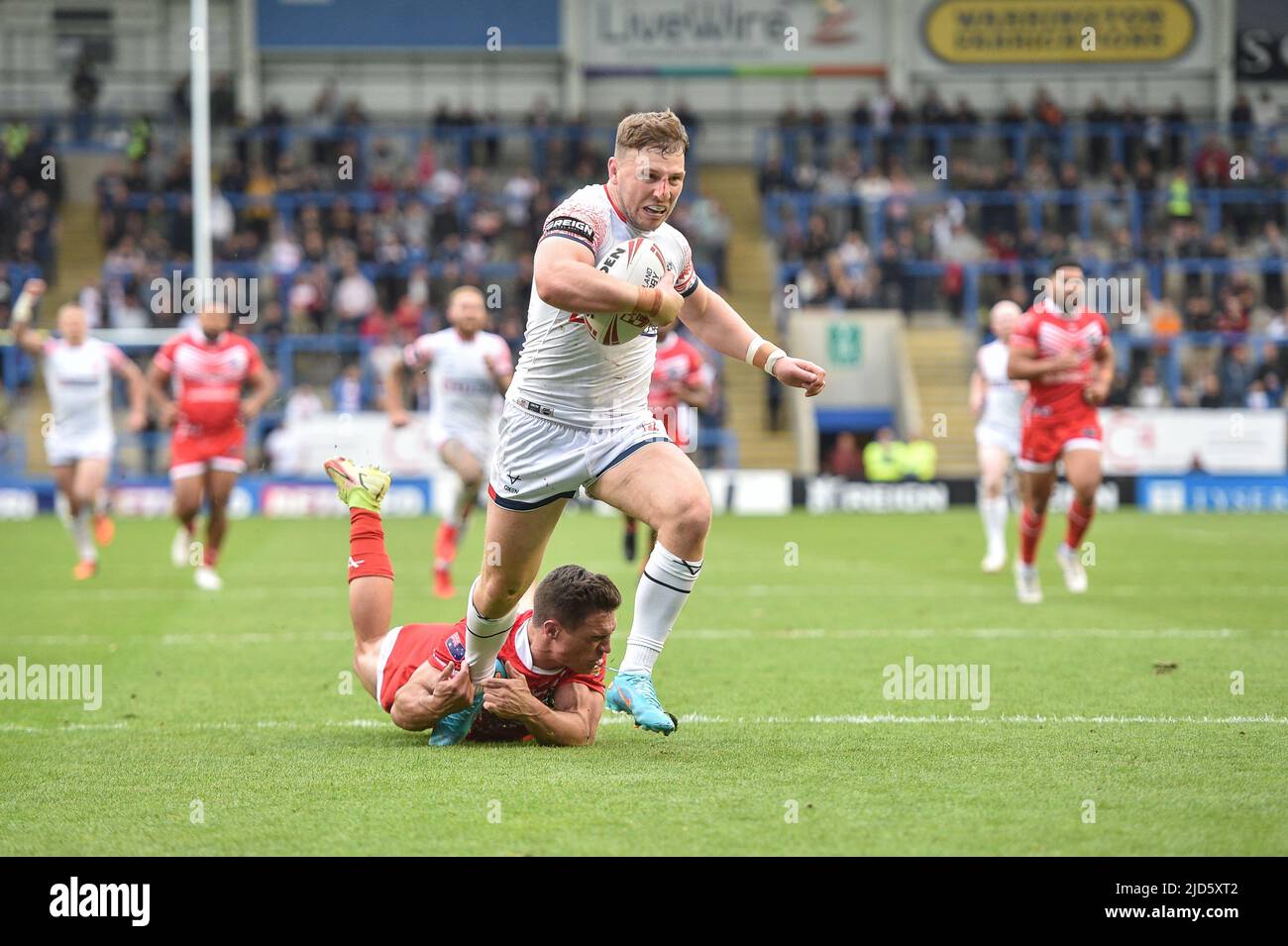 Warrington, Inghilterra - 18th giugno 2022 - George Williams of England ha provato. Rugby League International England vs Combined Nations All Stars at Halliwell Jones Stadium, Warrington, UK Dean Williams Credit: Dean Williams/Alamy Live News Foto Stock