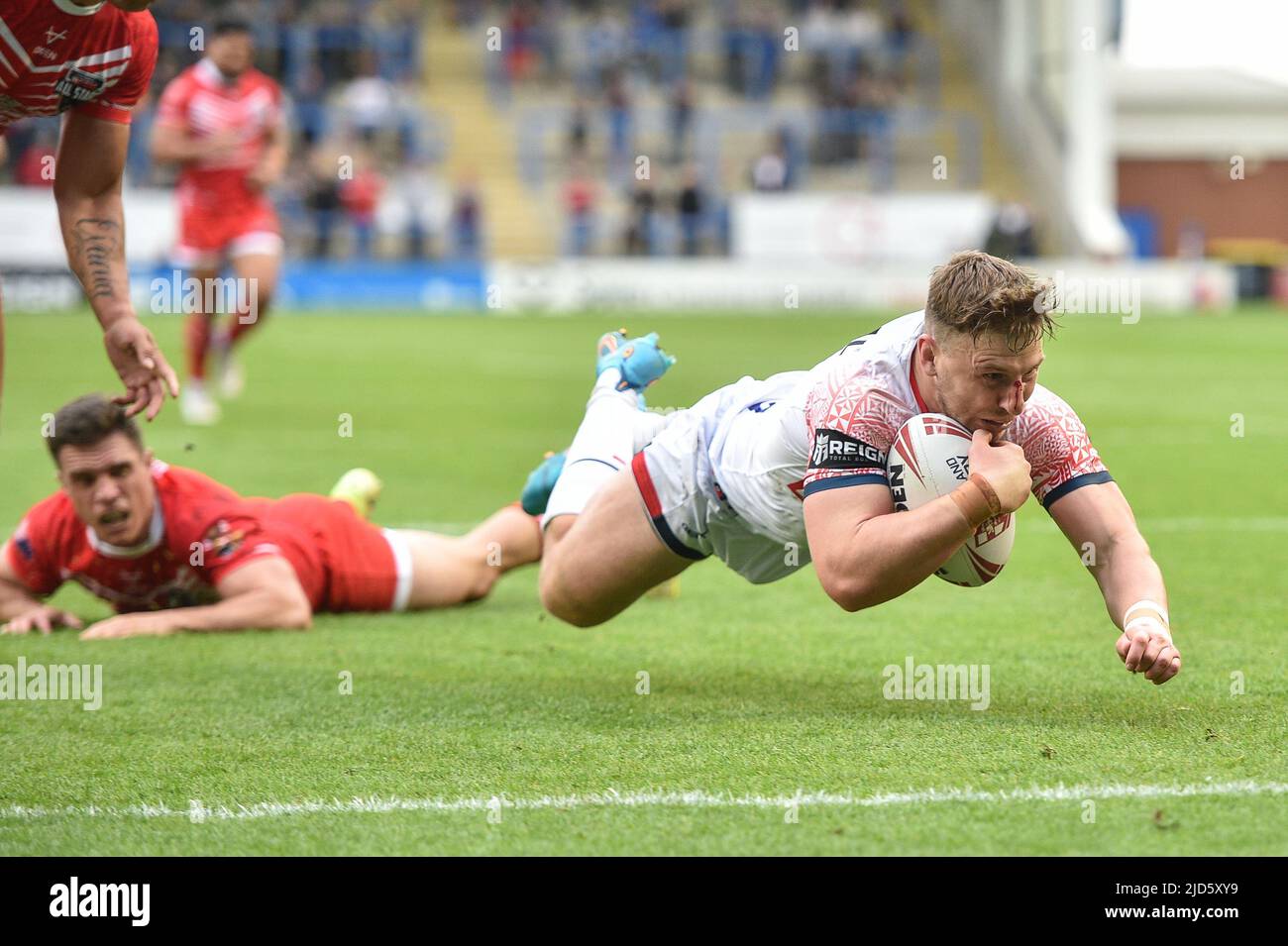 Warrington, Inghilterra - 18th giugno 2022 - George Williams of England ha provato. Rugby League International England vs Combined Nations All Stars at Halliwell Jones Stadium, Warrington, UK Dean Williams Credit: Dean Williams/Alamy Live News Foto Stock