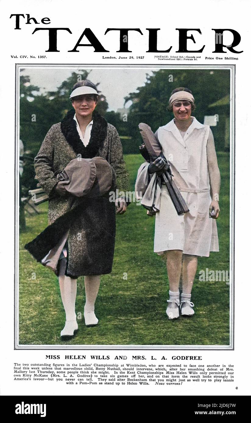 Copertina anteriore del Tatler con una fotografia del campione di tennis Helen Wills Moody e del suo avversario Mrs L. A. Godfree (Kitty Godfree) appena prima del Wimbledon Lawn Tennis Championships. Alla fine, Wills batte lo spagnolo Lili d'Alvarez 6-2, 6-4 in finale. Versione colorata di: 10554618 Data: 1927 Foto Stock