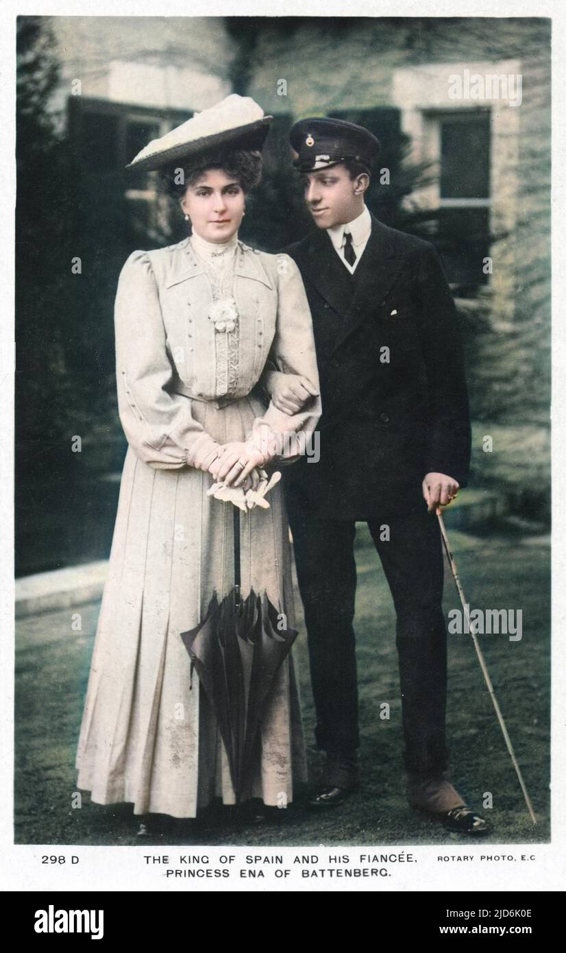 Re Alfonso XIII di Spagna (1886-1931) e il suo Fiancato Vittoria Eugenie di Battenberg (1887-1969). Versione colorata di: 10910440 Data: Circa 1905 Foto Stock