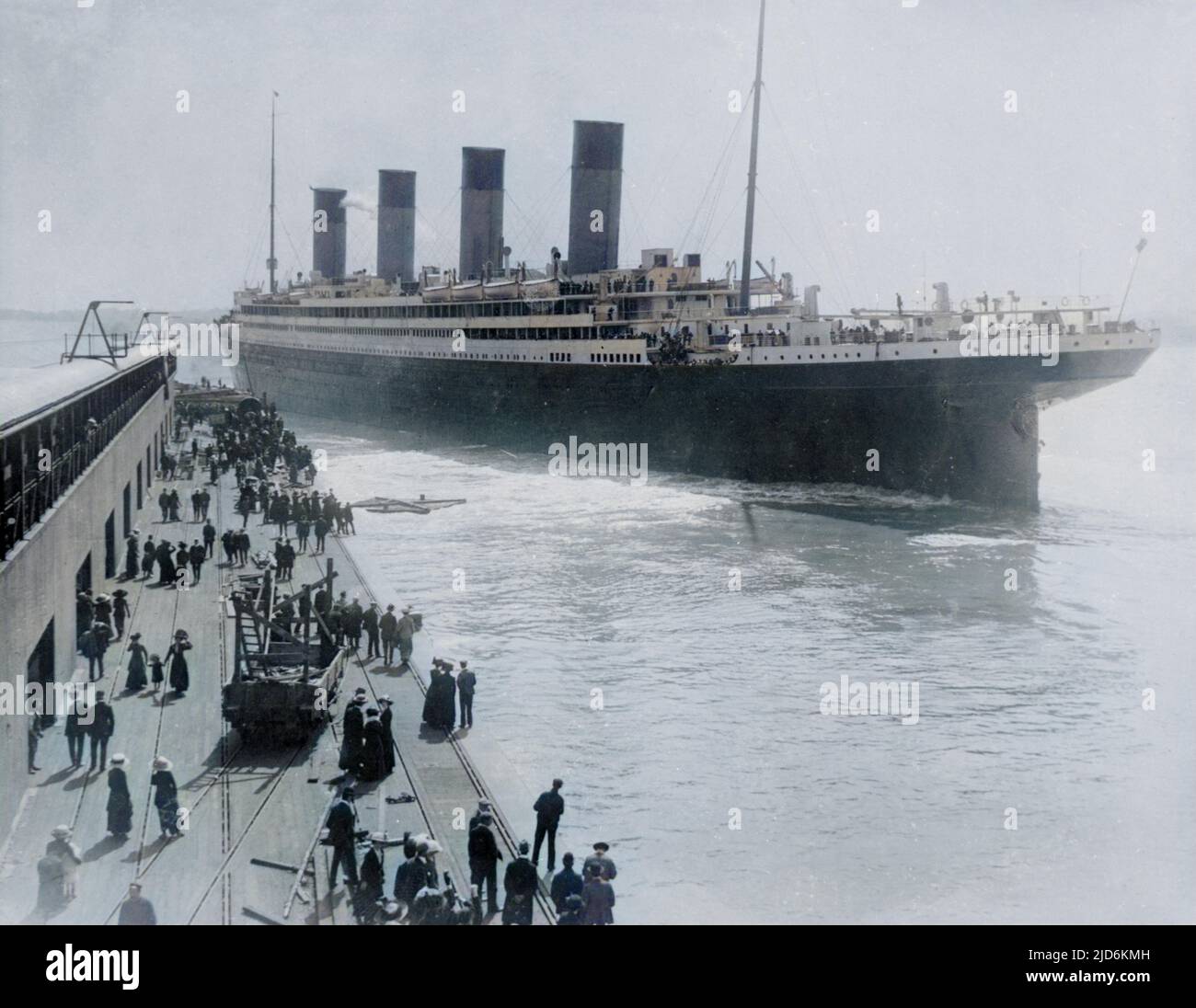 Titanic lascia Southampton il 10th aprile 1912. Versione colorata di: 10584942 Data: 1912 Foto Stock