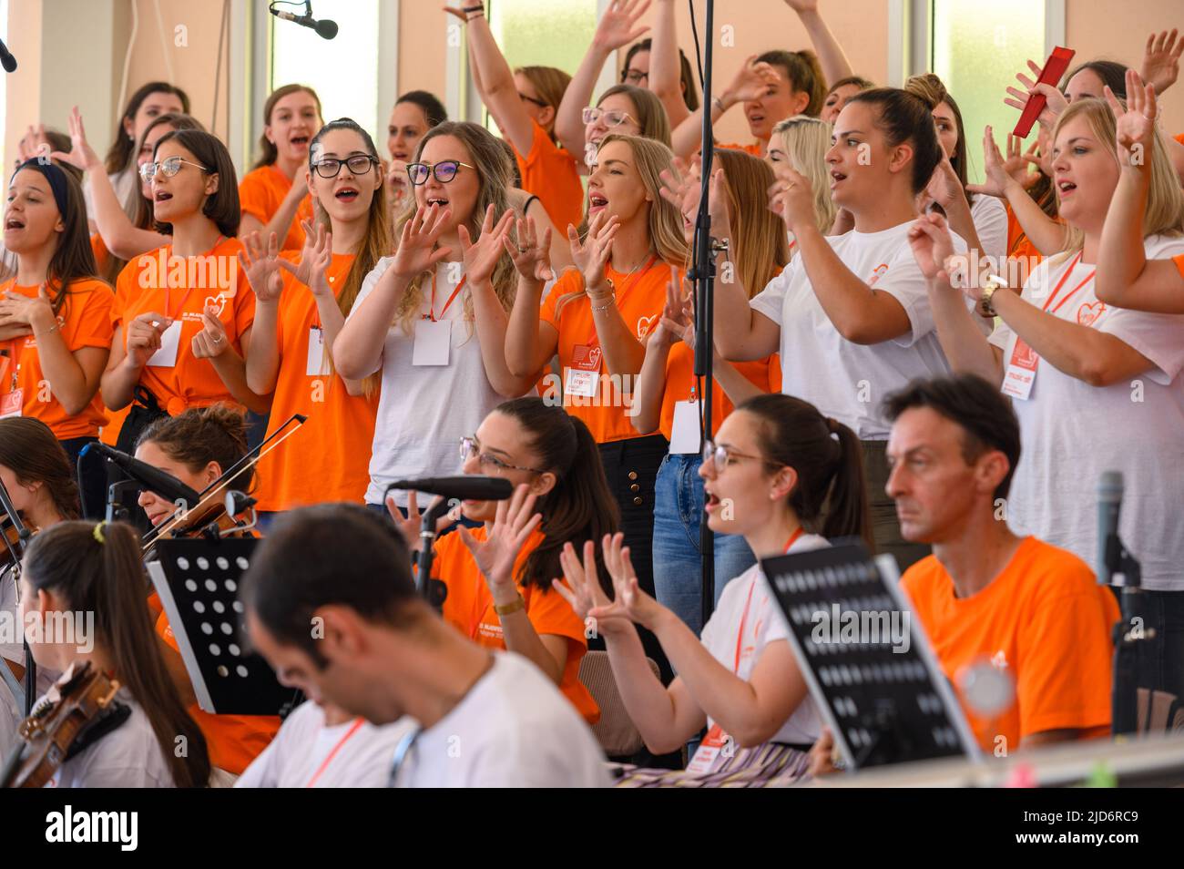 Il coro del canto Mladifest 2021 – la festa della gioventù a Medjugorje. Foto Stock