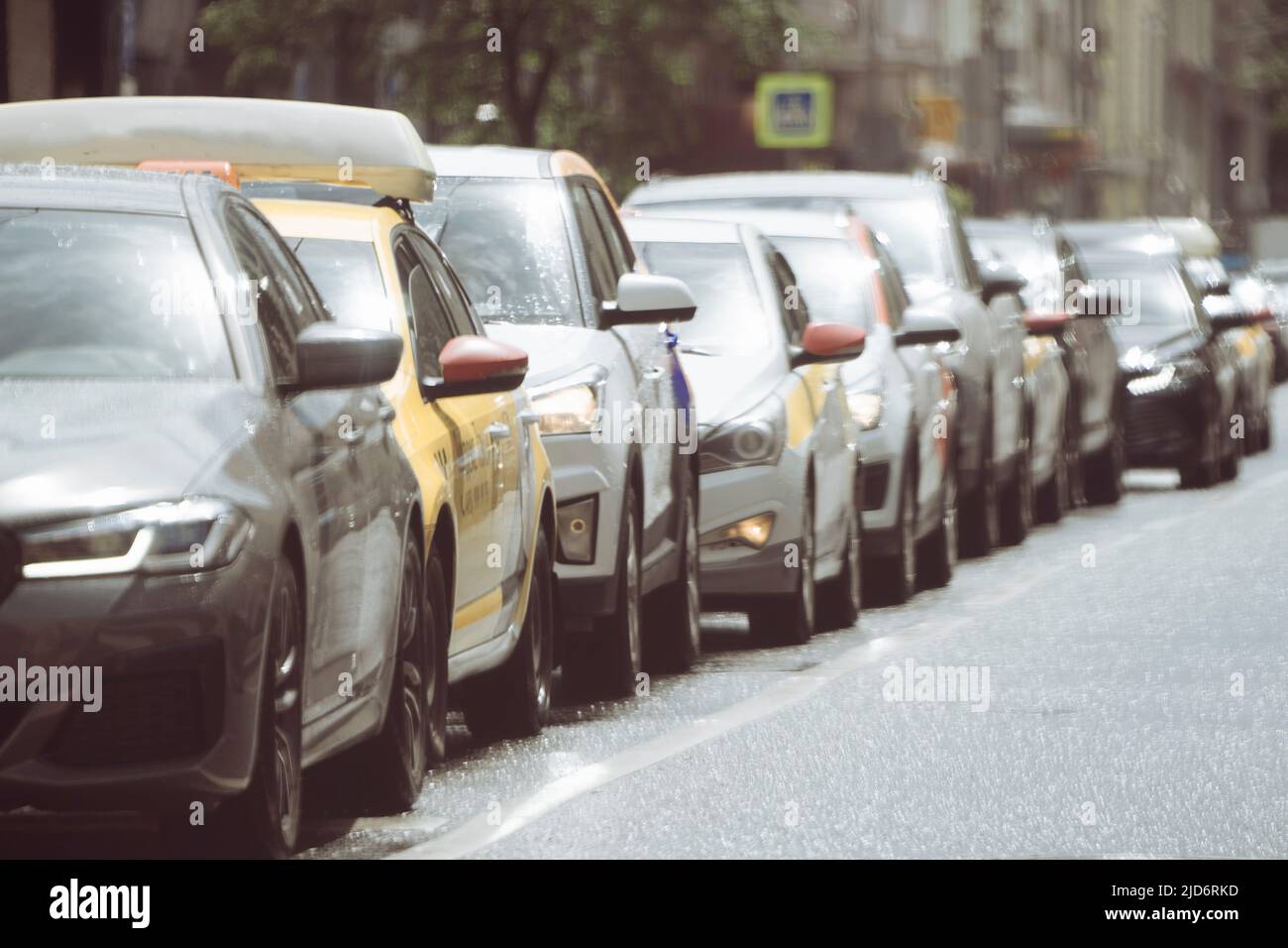 Mosca, Russia - 17 giugno 2022: Ingorgo del traffico a Mosca. Foto di alta qualità Foto Stock