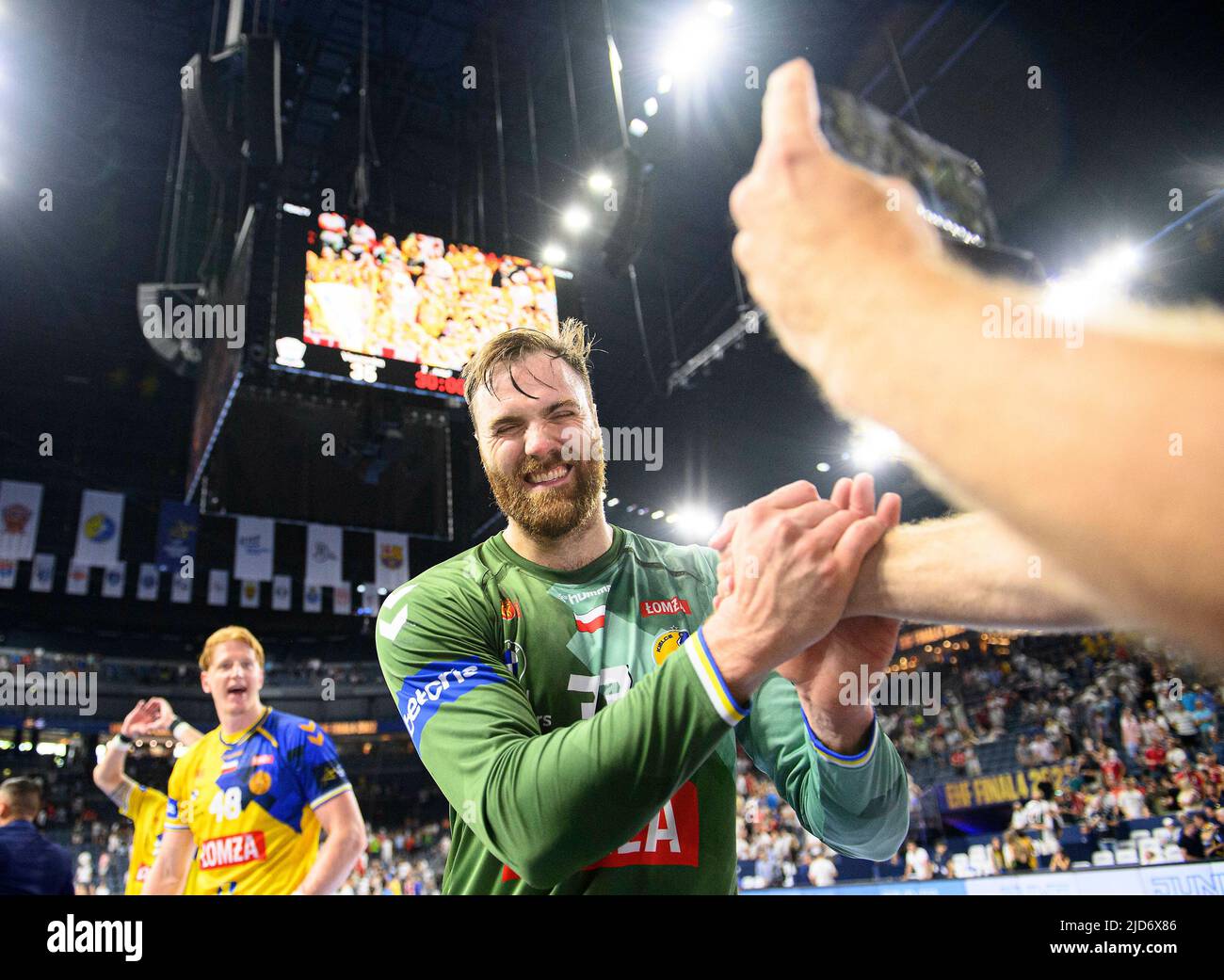 Giubilo finale: Andreas WOLFF (Kielce), Fives alti, Handball Champions League Final Four, semifinali, Telekom Veszprem HC vs. Lomza vive Kielce, il 18th giugno 2022 a Koeln/Germania. Â Foto Stock