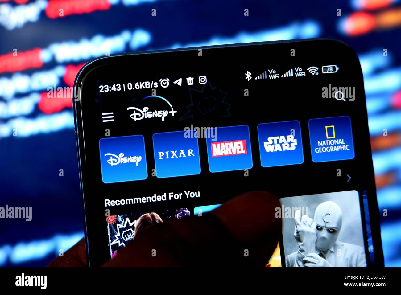 India. 18th giugno 2022. In questa illustrazione della foto viene visualizzata un'applicazione Disney Hotstar su uno smartphone android . (Foto di Avishek Das/SOPA Images/Sipa USA) Credit: Sipa USA/Alamy Live News Foto Stock