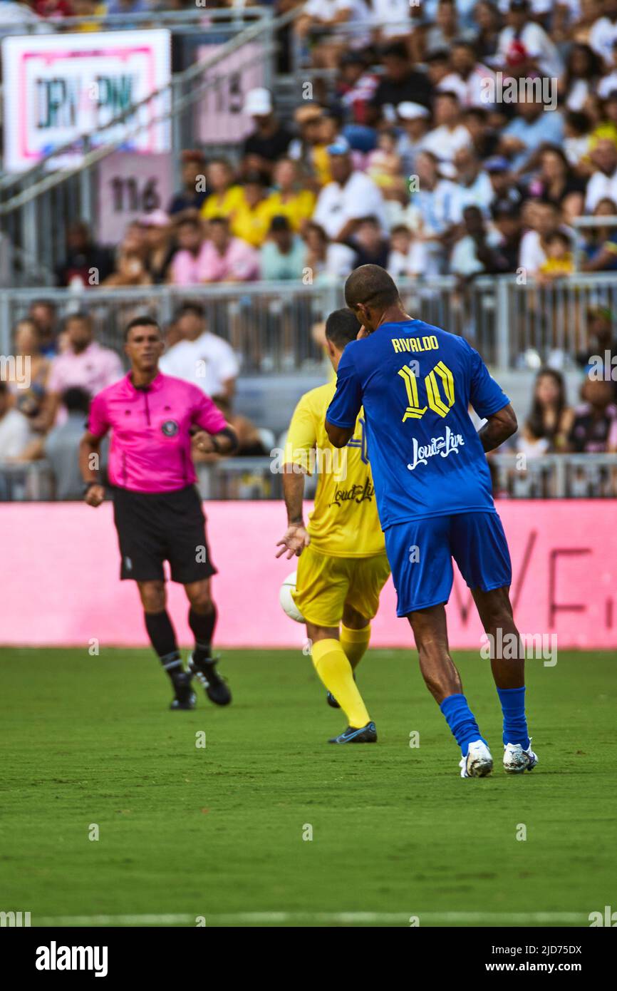 Fort Lauderdale, Florida, Stati Uniti. 18th giugno 2022. 10c - RIVALDO - Nazionale Brasiliana, FC Barcellona giocatore durante la partita di calcio la bella partita da R10 e RC3 ha posseduto icone di calcio globali e duo brasiliano Ronaldinho e Roberto Carlos al DRV Pink Stadium in Florida, USA. Credit: Yaroslav Sabitov/YES Market Media/Alamy Live News. Foto Stock