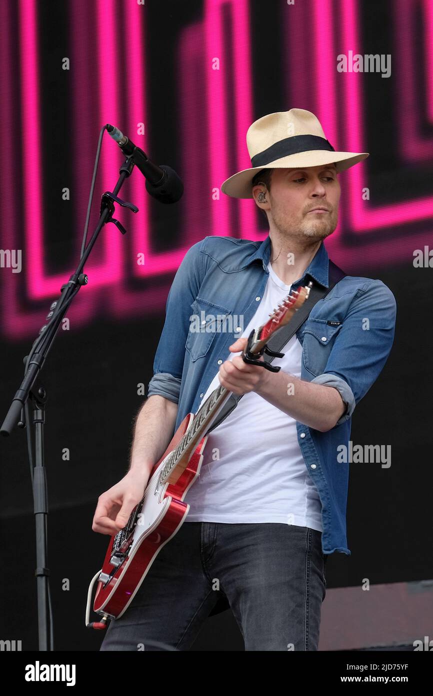 Newport, Regno Unito. 18th giugno 2022. Cantante, chitarrista e tastierista Jon Fratelli nato John Paul Lawler con la rock band scozzese The Fratellis che si esibisce dal vivo sul palco al festival dell'isola di Wight. (Foto di Dawn Fletcher-Park/SOPA Images/Sipa USA) Credit: Sipa USA/Alamy Live News Foto Stock