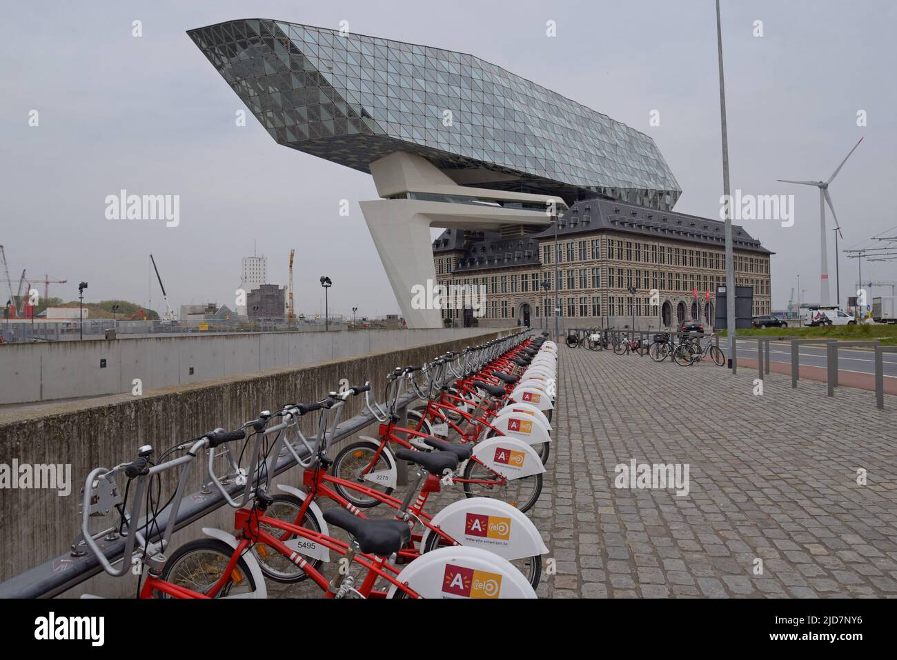 Velo Antwerpen noleggia biciclette presso lo stand della sede centrale dell'autorità portuale di Anversa, Anversa, Belgio Foto Stock