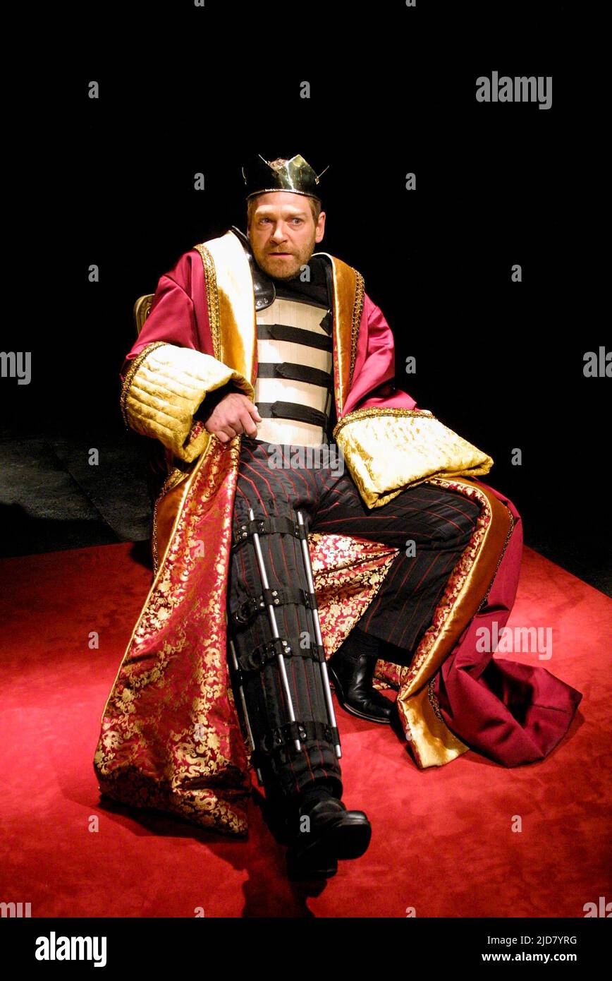 Kenneth Branagh (Richard III) in RICHARD III di Shakespeare al Crucible Theatre di Sheffield, Inghilterra 19/03/2002 design: Christopher Oram Lighting: Tim Mitchell regista: Michael Grandage Foto Stock