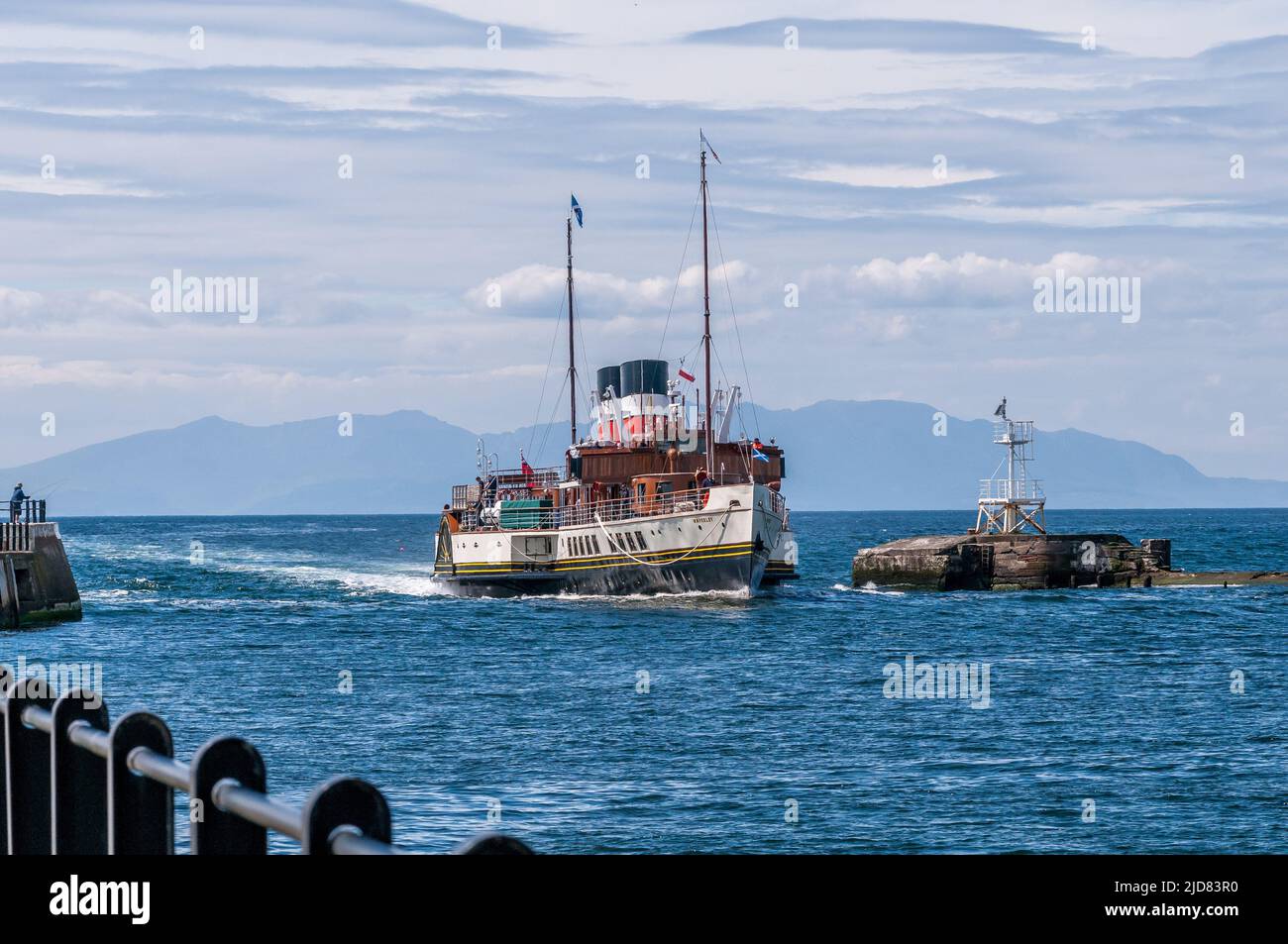 Last SEA Going Paddle Steamship Waverley avvicinarsi a Port Ayr 15th giugno 2022 prima della crociera di 75th anni il 17th giugno 2022 Foto Stock