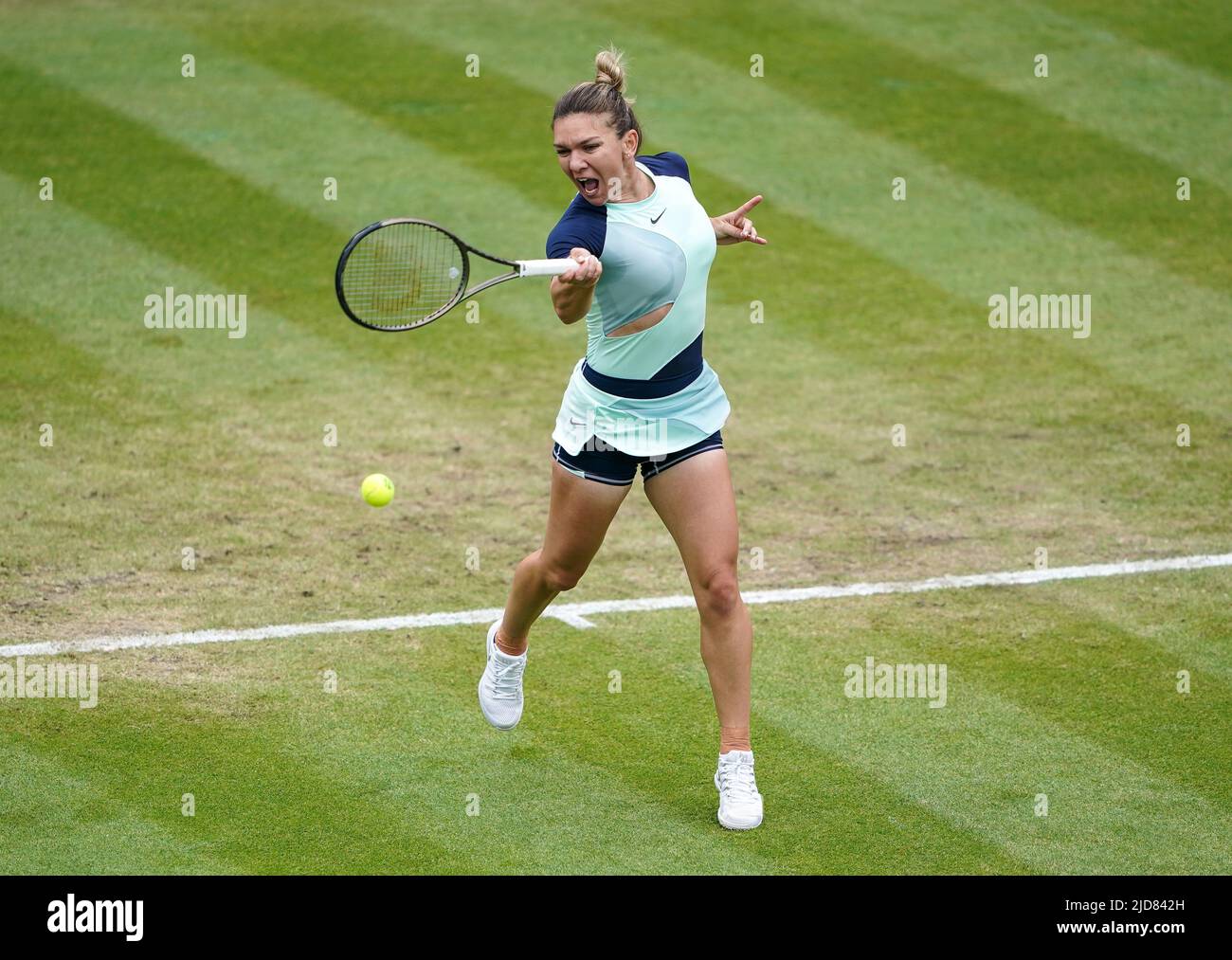Simona Halep in azione il giorno nove del Rothesay Classic Birmingham all'Edgbaston Priory Club. Data foto: Domenica 19 giugno 2022. Foto Stock