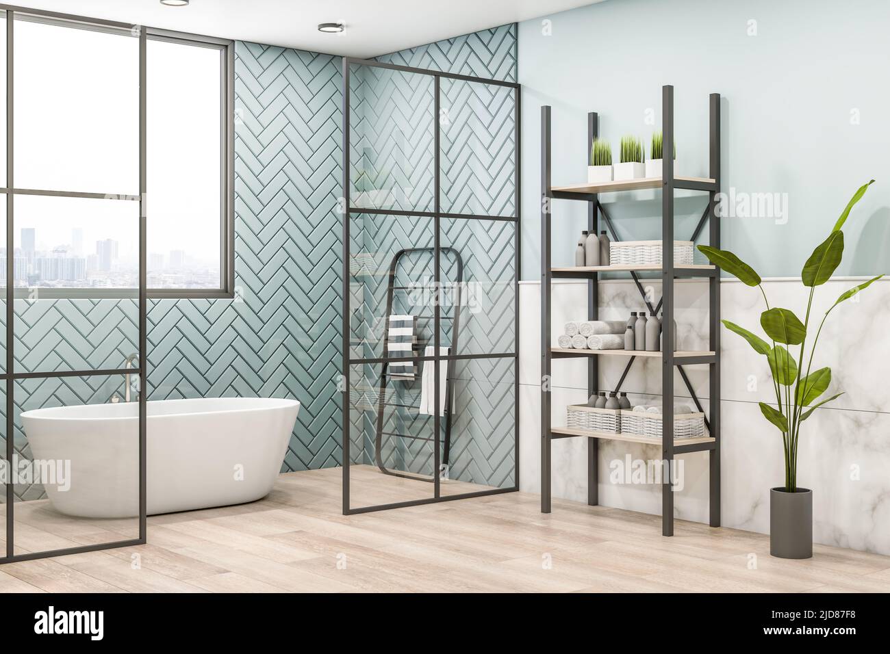 Vista prospettica su elegante bagno bianco su pavimento in legno sotto la finestra con vista della città e pareti divisorie in vetro vicino alla scaffalatura nera del bagno e verde pla Foto Stock