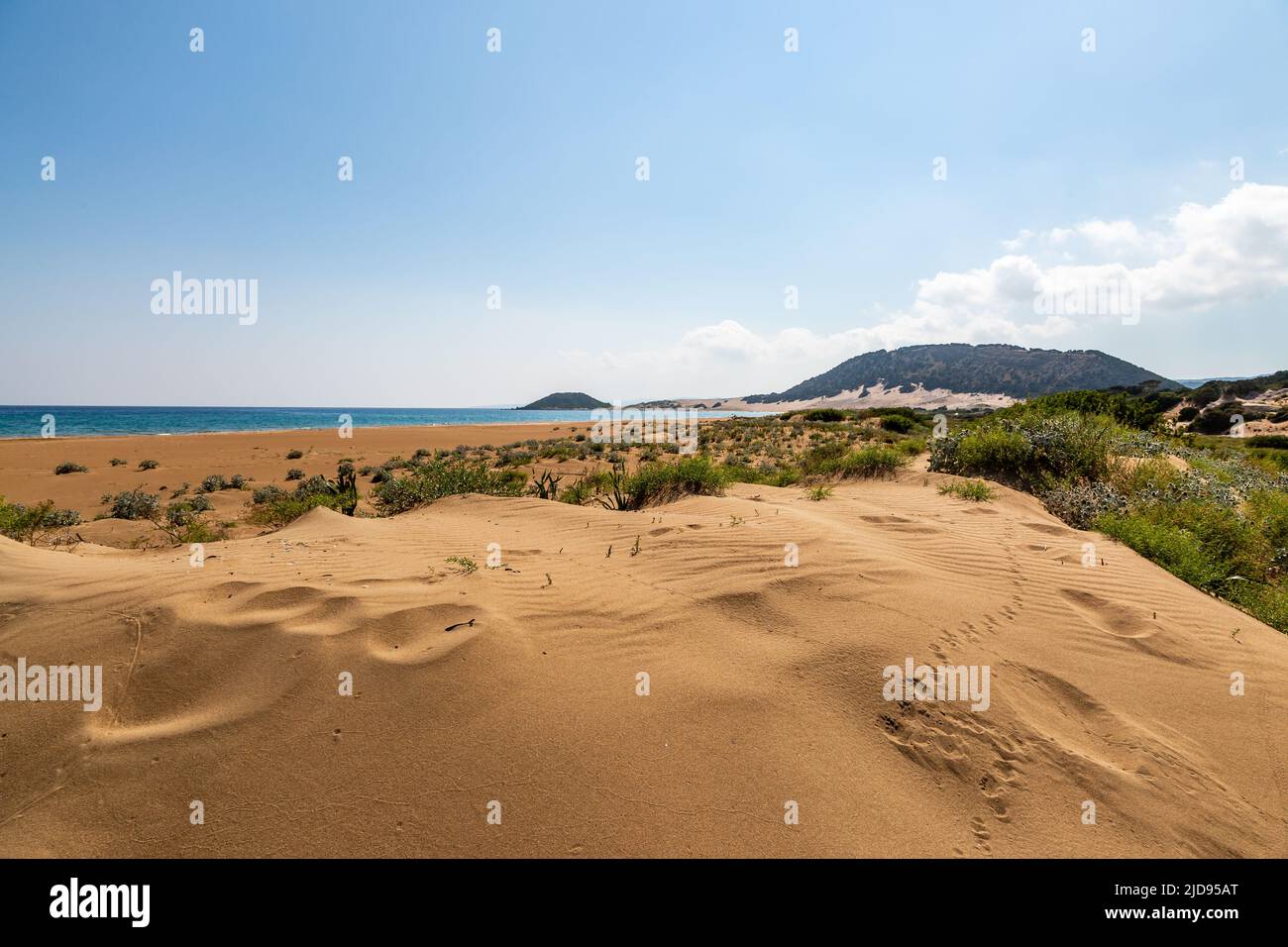 Una vista alla spiaggia dorata lungo la penisola di Karpas a Cipro Foto Stock