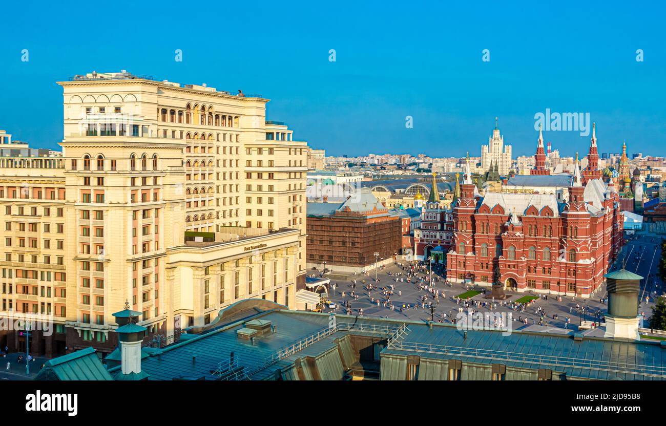 Four Seasons Moscow on Manage, Manezhnaya Square, progettato dall'architetto Alexey Shchusev, Empire Style, Russia, Now Legends of Moscow Foto Stock