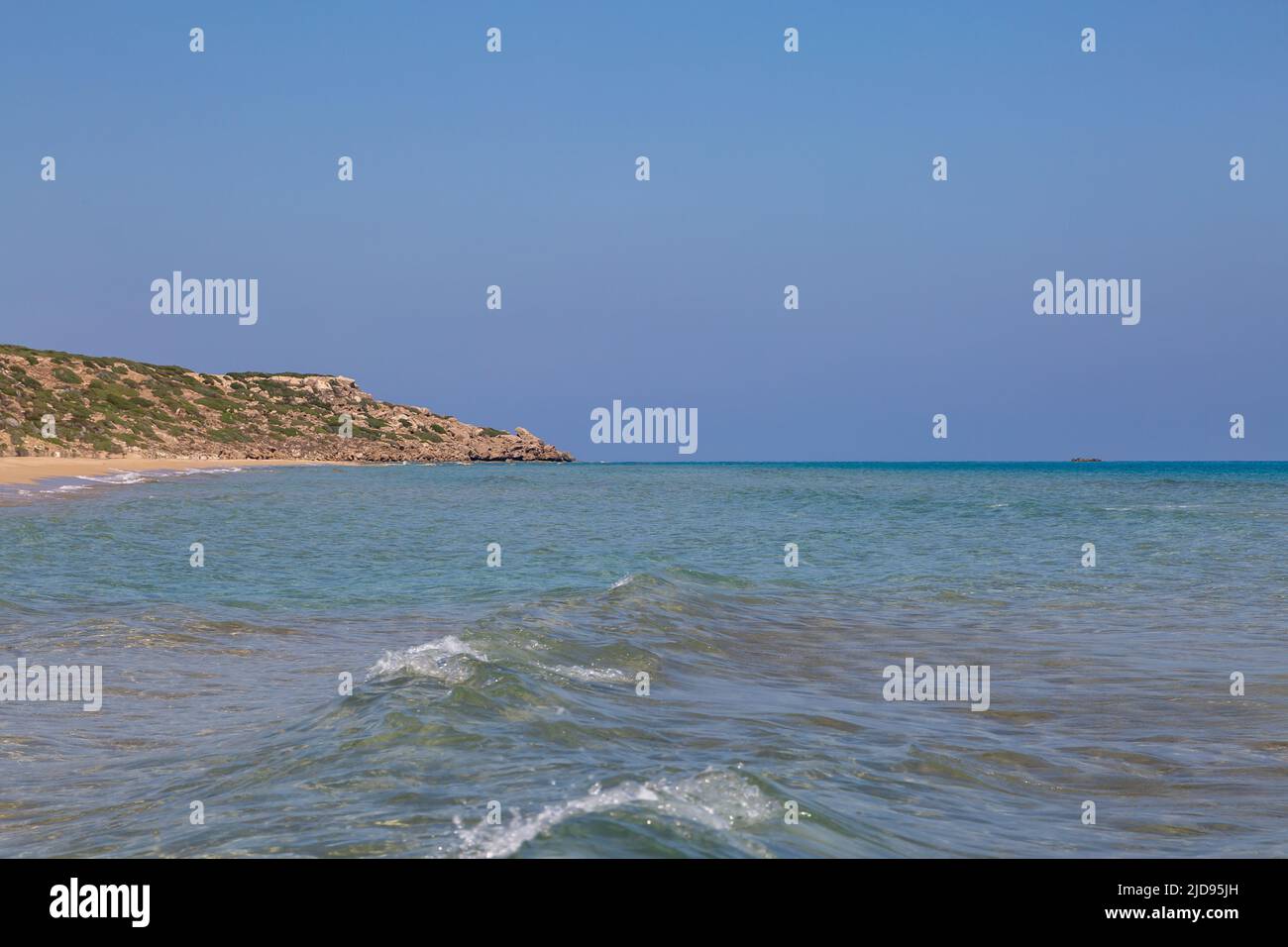 Una vista alla spiaggia dorata lungo la penisola di Karpas a Cipro Foto Stock