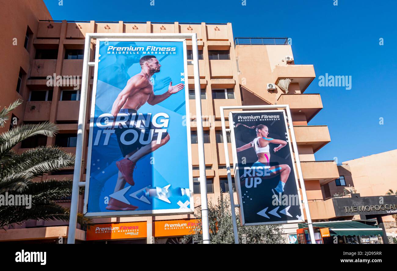 Pubblicità parete fitness all'aperto a Marrakech, Marocco Foto Stock