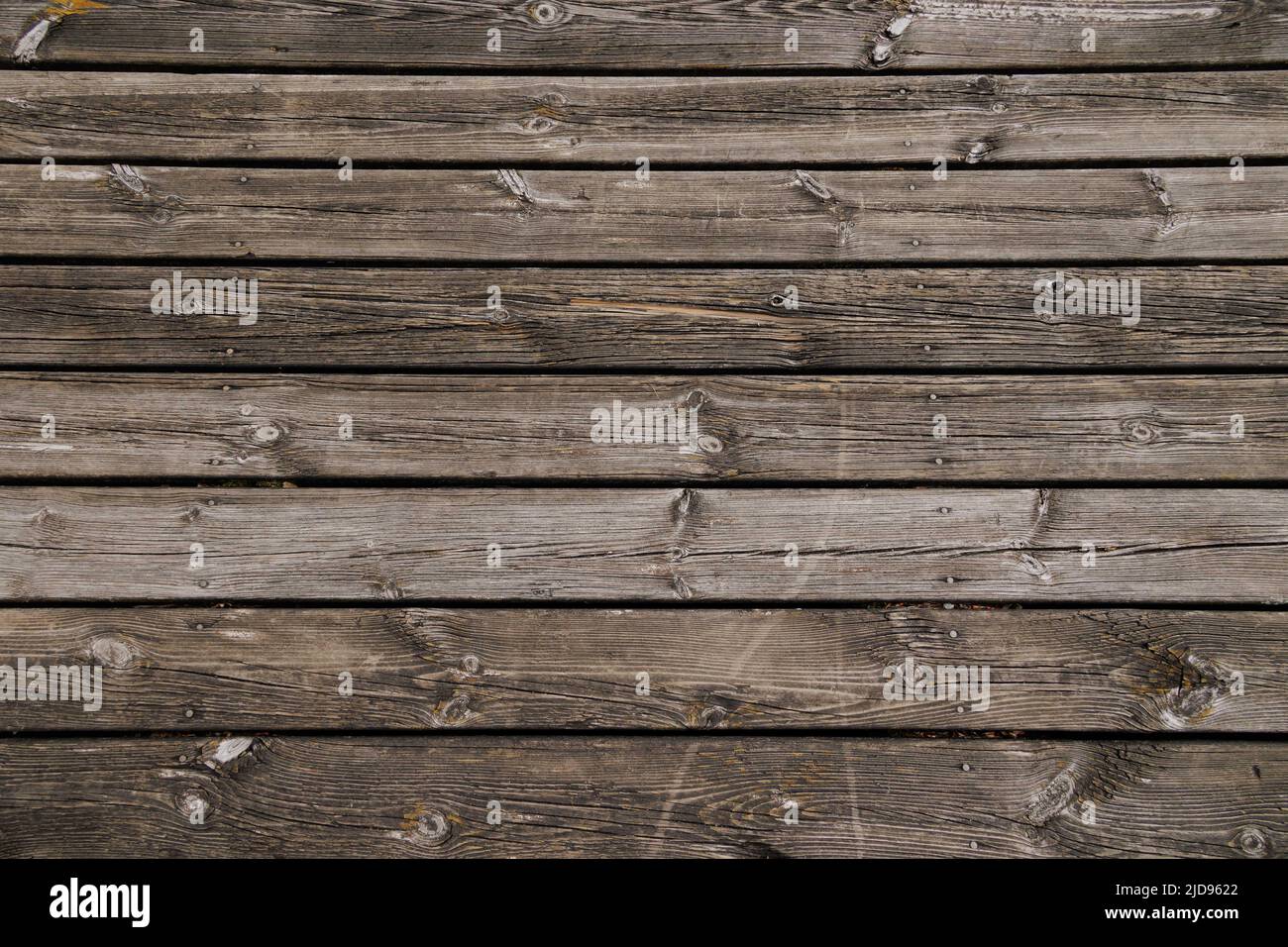 Vecchie tavole di legno di un molo in orientamento orizzontale Foto Stock