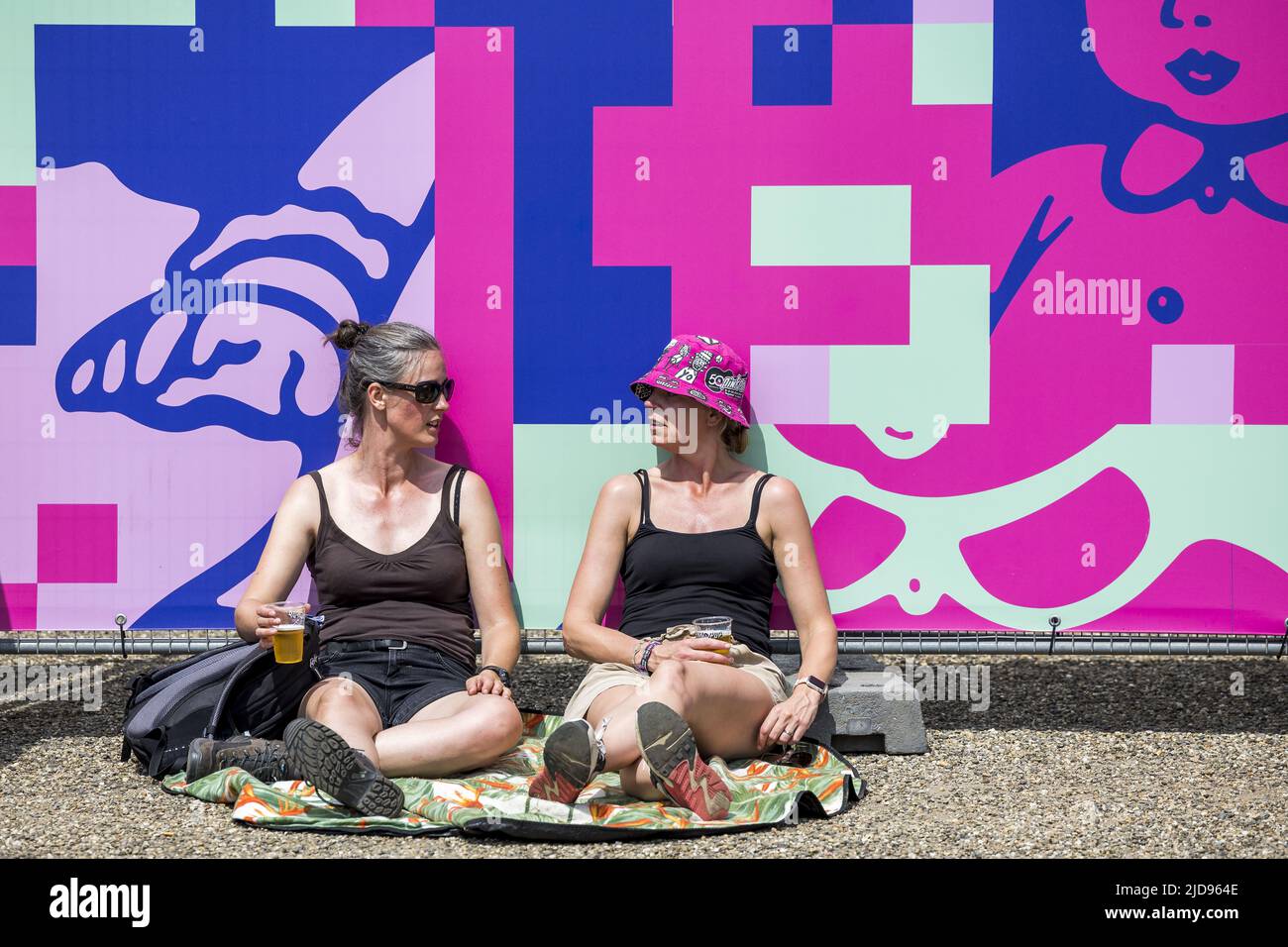 2022-06-19 14:55:32 LANDGRAAF - Festival-goers durante il terzo giorno del festival di musica Pinkpop. ANP MARCEL VAN HOORN Paesi bassi fuori - belgio fuori Foto Stock