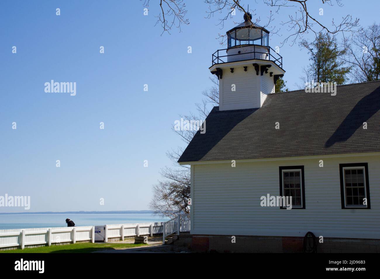 ATTRAVERSA LA CITTÀ, MICHIGAN, STATI UNITI - 16 maggio 2018: Vista esterna del faro di Mission Point nel Michigan settentrionale Foto Stock