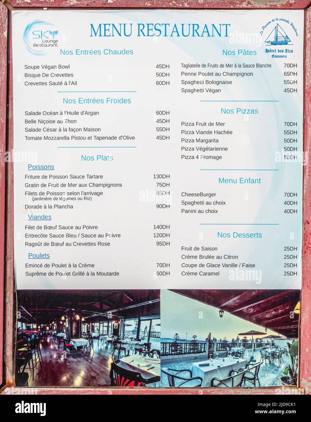 SKY lounge ristorante menu strada - ristorante a Essaouira. Marocco che offre cucina locale Foto Stock