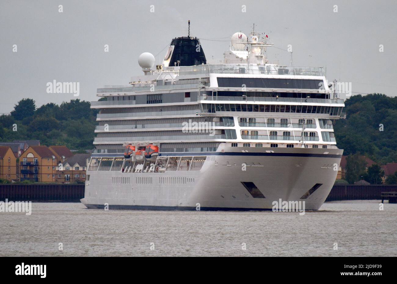 19/06/2022 Gravesend UK la crociera sul Tamigi prosegue nel fine settimana con la vela Viking Venere da Greenwich. La nave da crociera del 228m era Foto Stock