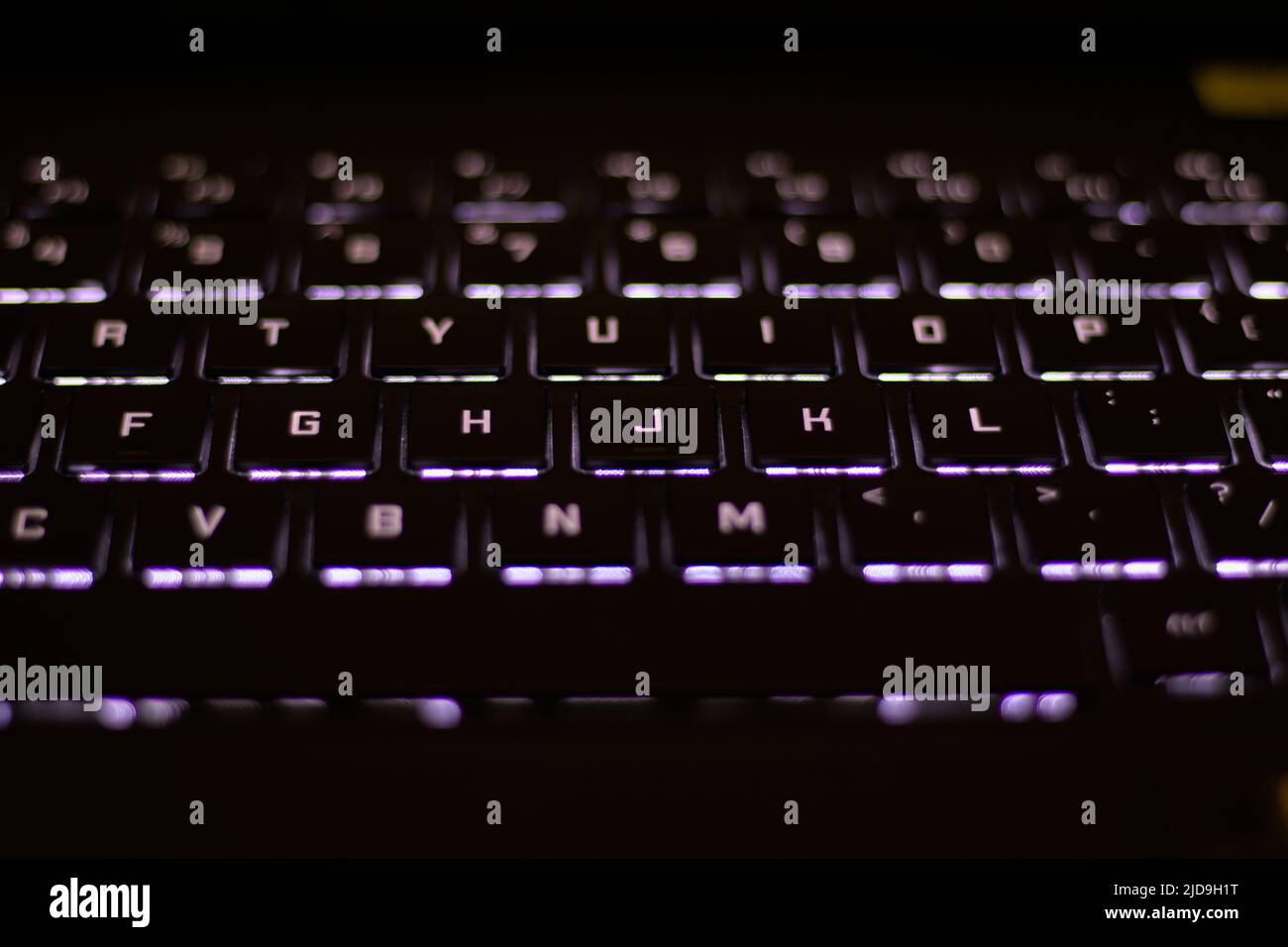 Tastiera del computer nera retroilluminata al buio Foto Stock