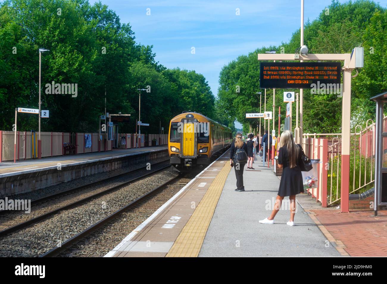 La classe 172 342 si avvicina a Whitlocks termina con un servizio ferroviario delle West Midlands da Stratford Upon Avon a Birmingham e Kidderninster il 15 giugno 2022 Foto Stock