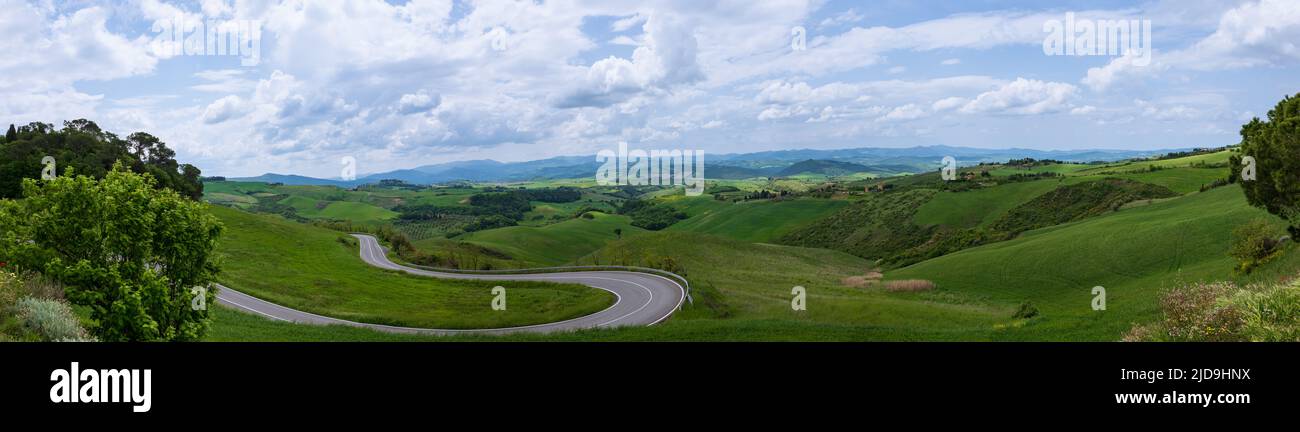 Panorama toscano vicino a Volterra in Un giorno di sole Foto Stock