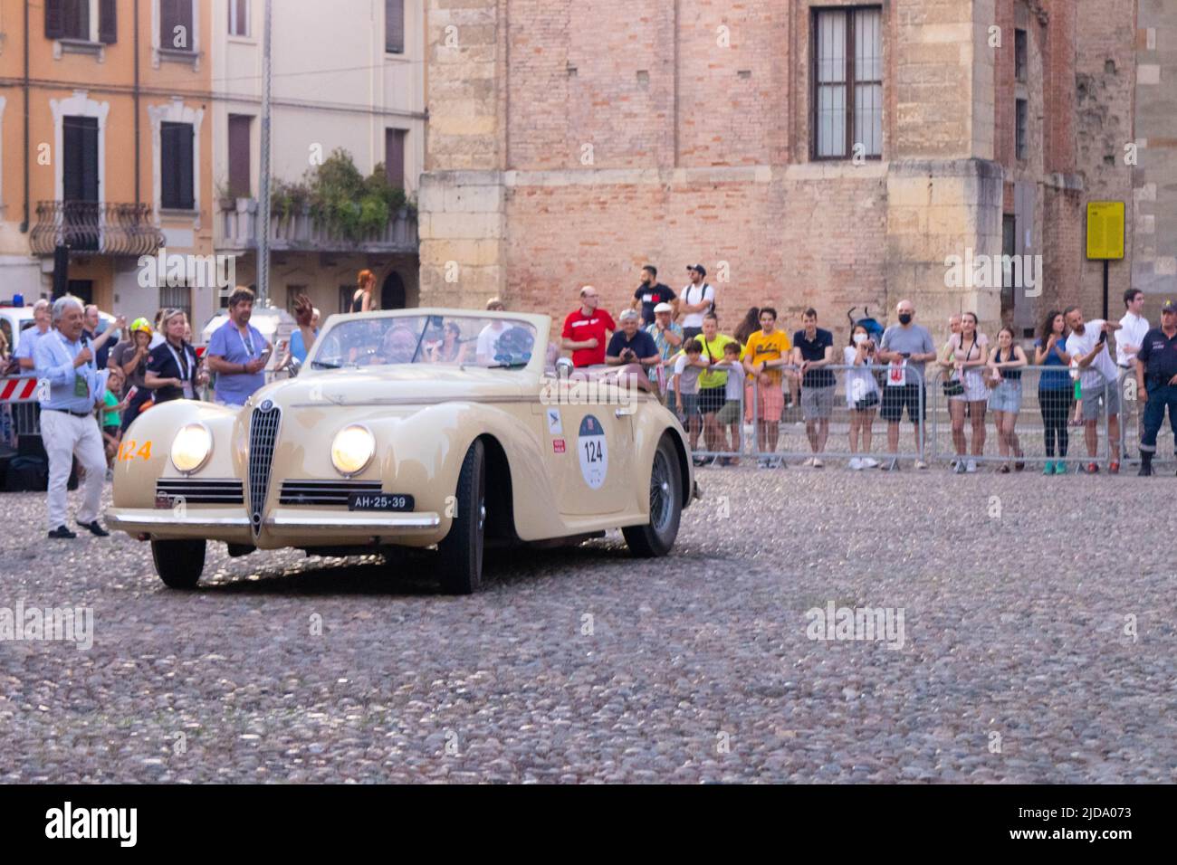 Parma, Italiy - 06, 18, 2022: Corsa auto classica Mille Miglie 2022, Foto Editoriale Foto Stock